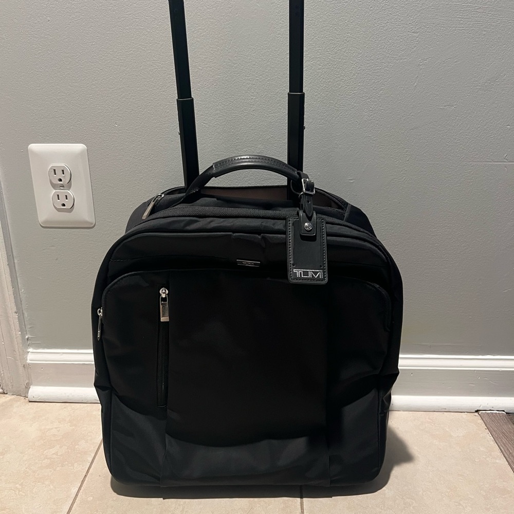TUMI Sydney Wheeled Compact Carry-On Black
Luggage.